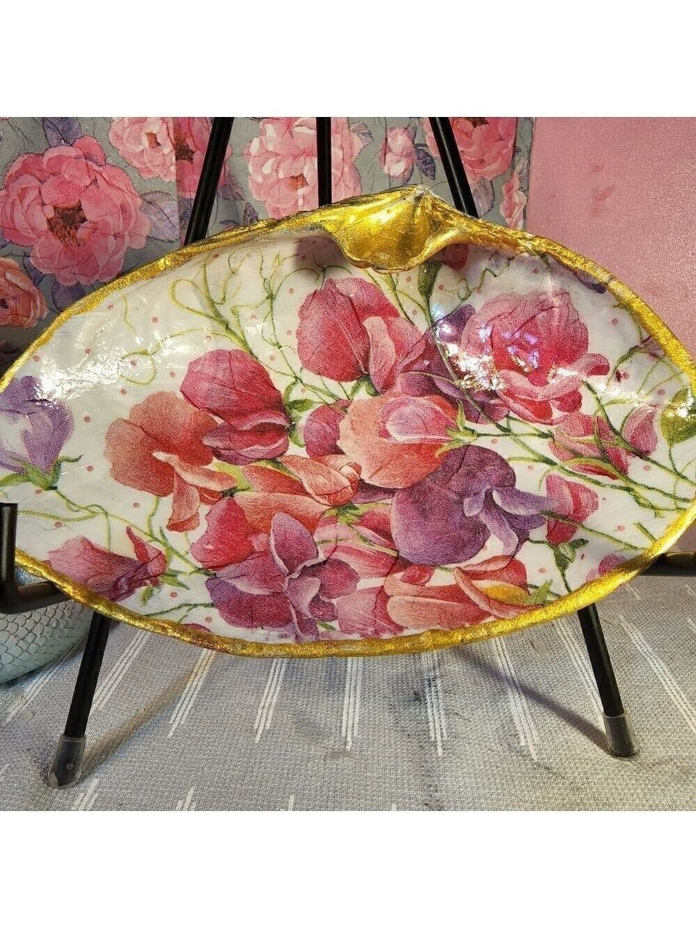 DECOUPAGE CLAM SHELL DECOUPAGE PINK FLOWERS ON A CLAM SHELL TRINKET DISH